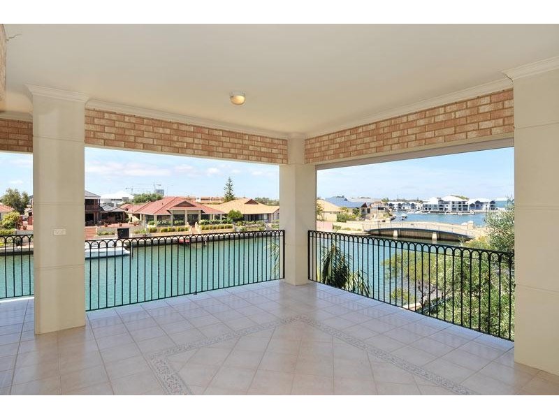 4 Picaroon Place, Mandurah WA 6210
