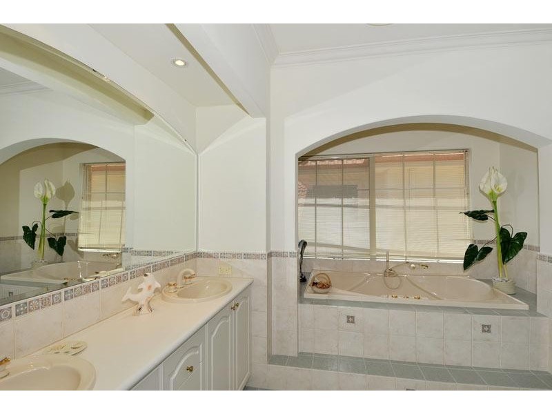 4 Picaroon Place, Mandurah WA 6210