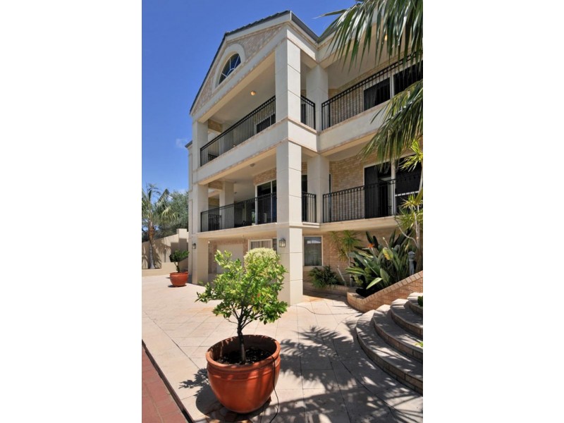 4 Picaroon Place, Mandurah WA 6210