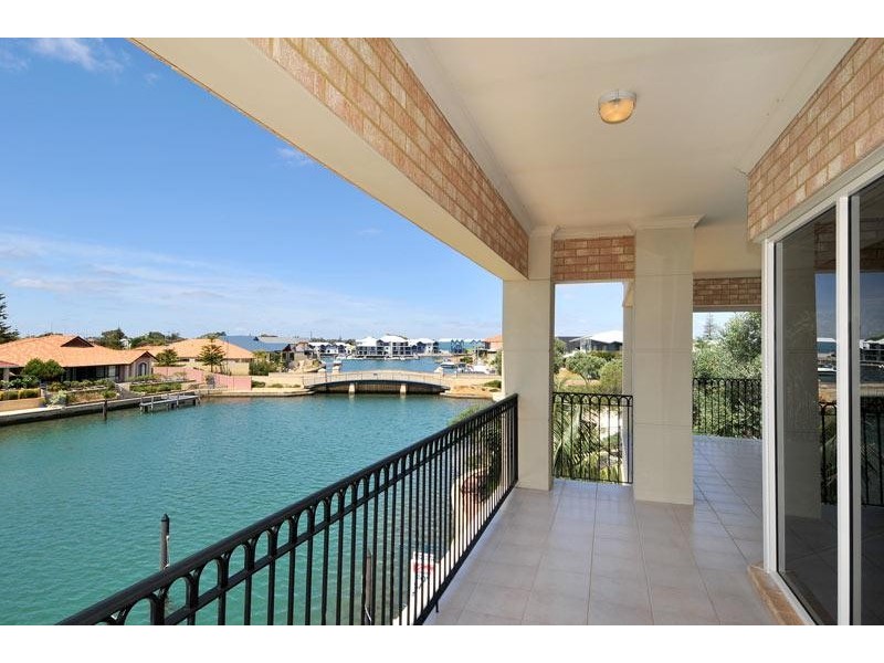 4 Picaroon Place, Mandurah WA 6210