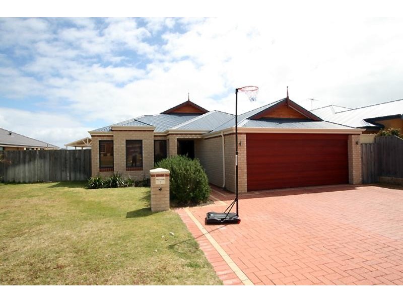 7 Waratah Circle, Halls Head WA 6210