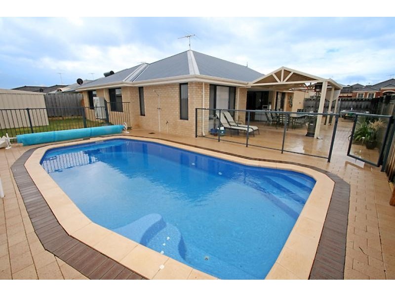 7 Waratah Circle, Halls Head WA 6210