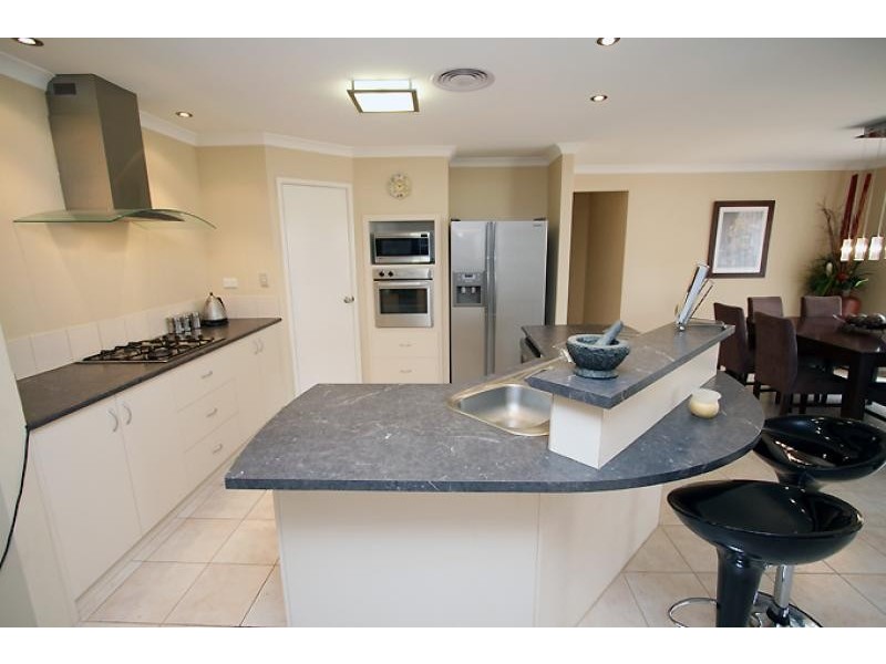 7 Waratah Circle, Halls Head WA 6210