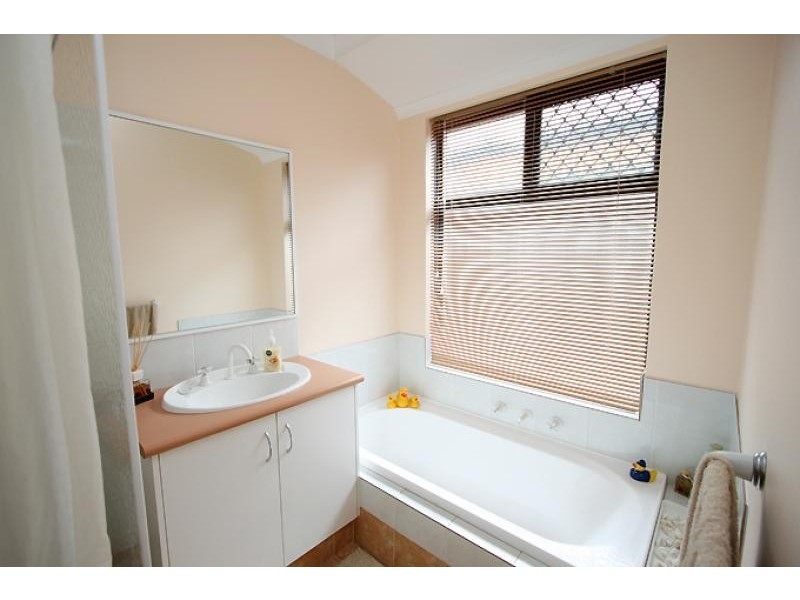 7 Waratah Circle, Halls Head WA 6210