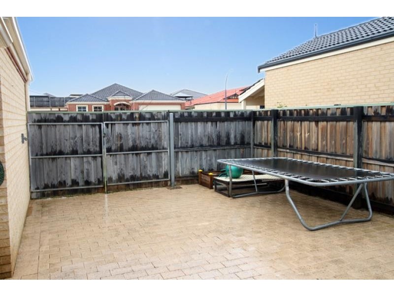 7 Waratah Circle, Halls Head WA 6210