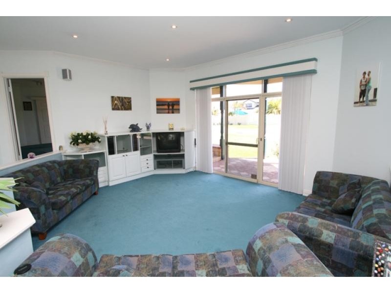 19 Ronsard Drive, San Remo WA 6210