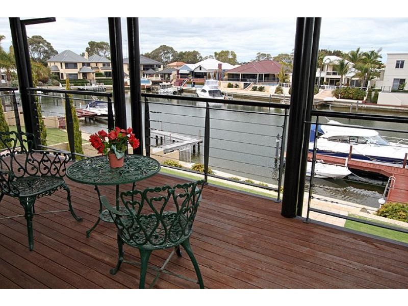 16 Amity Cove, Halls Head WA 6210