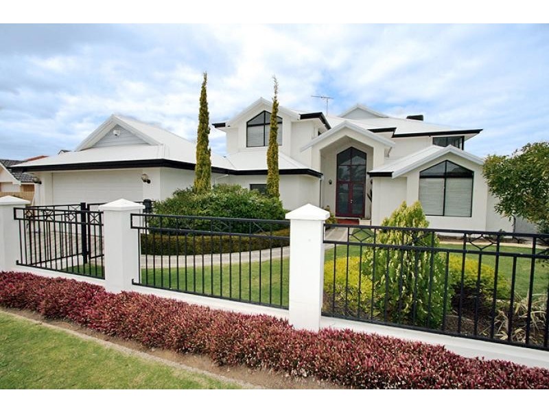 16 Amity Cove, Halls Head WA 6210