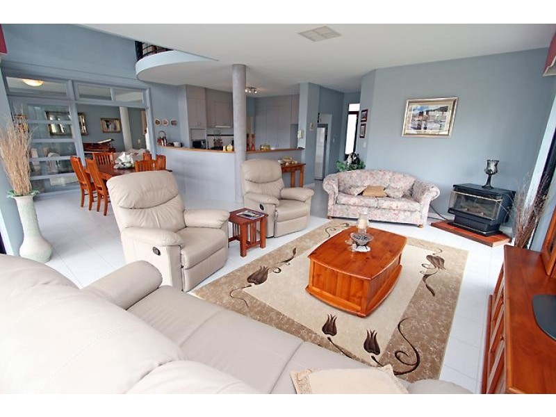 16 Amity Cove, Halls Head WA 6210