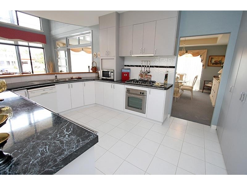 16 Amity Cove, Halls Head WA 6210