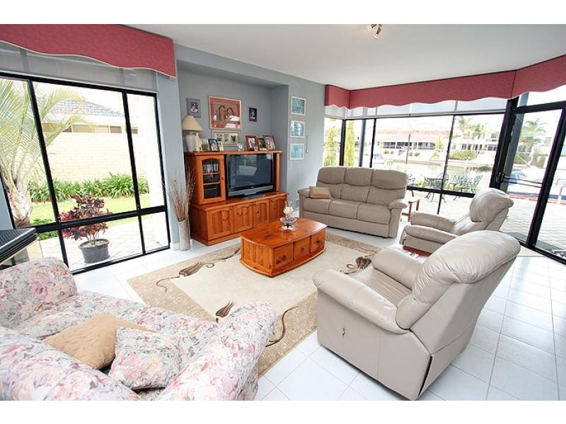 16 Amity Cove, Halls Head WA 6210