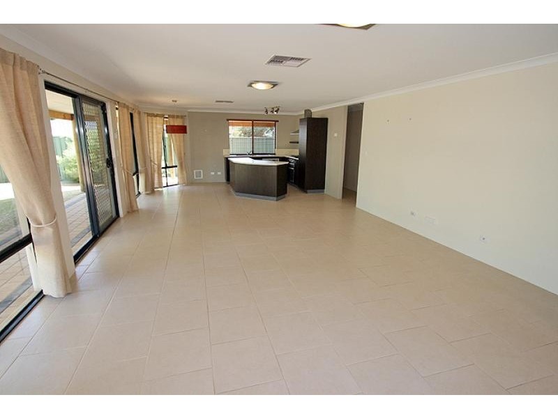 8 b Roy Road, Coodanup WA 6210