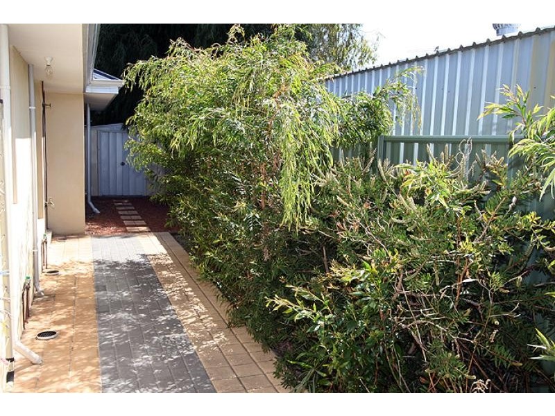8 b Roy Road, Coodanup WA 6210