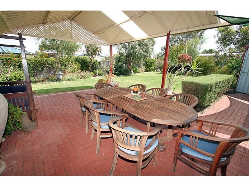 6 Napier Close, Halls Head WA 6210