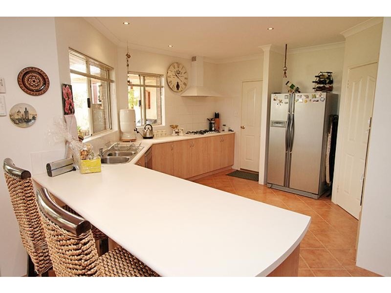 6 Napier Close, Halls Head WA 6210