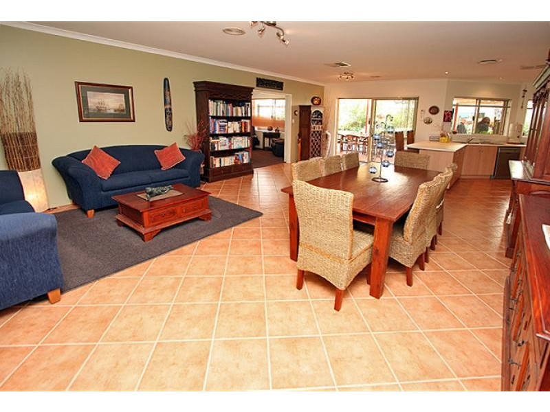 6 Napier Close, Halls Head WA 6210