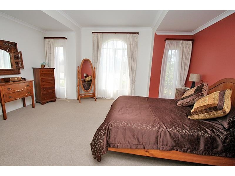 6 Napier Close, Halls Head WA 6210