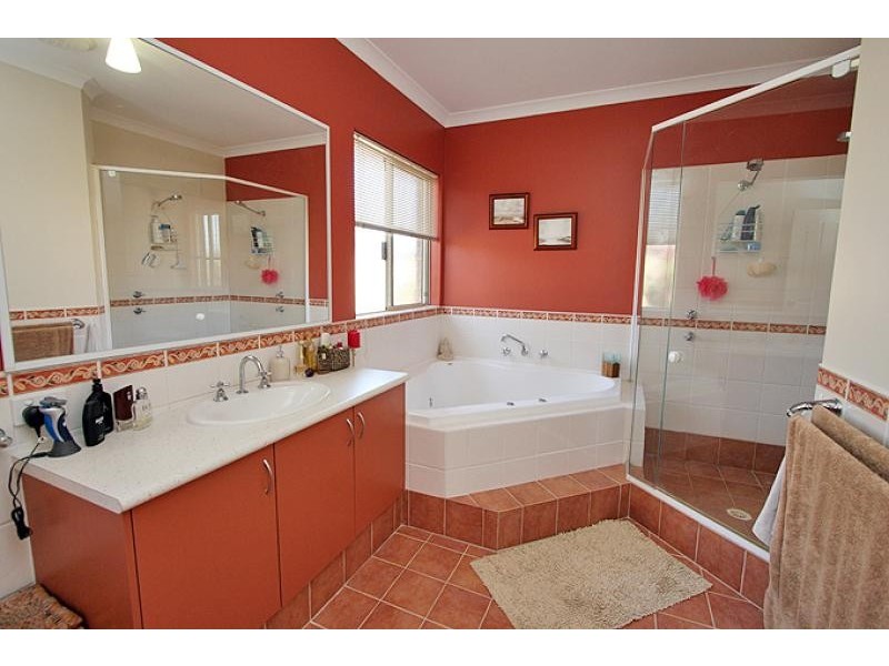 6 Napier Close, Halls Head WA 6210