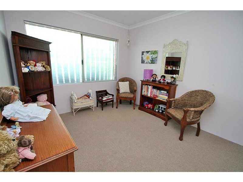 6 Napier Close, Halls Head WA 6210