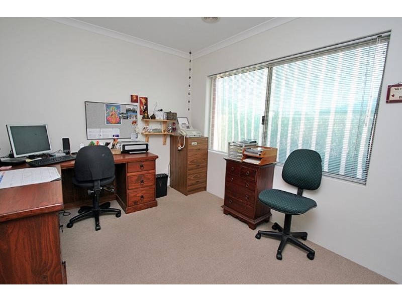 6 Napier Close, Halls Head WA 6210