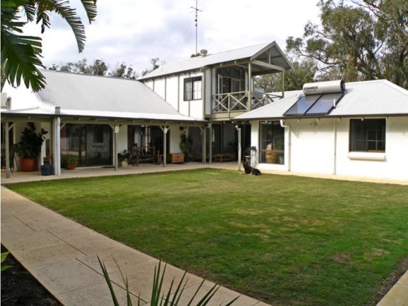 252 Lakeside Parkway, Lake Clifton WA 6215