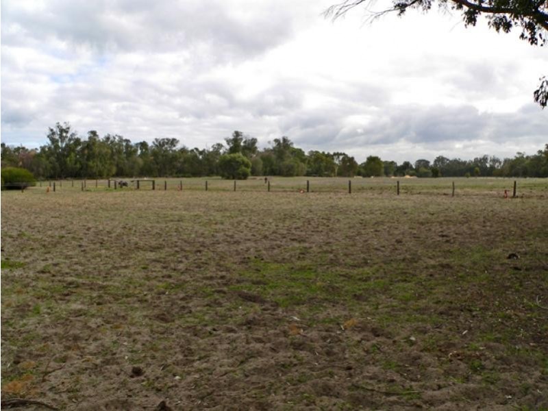 252 Lakeside Parkway, Lake Clifton WA 6215