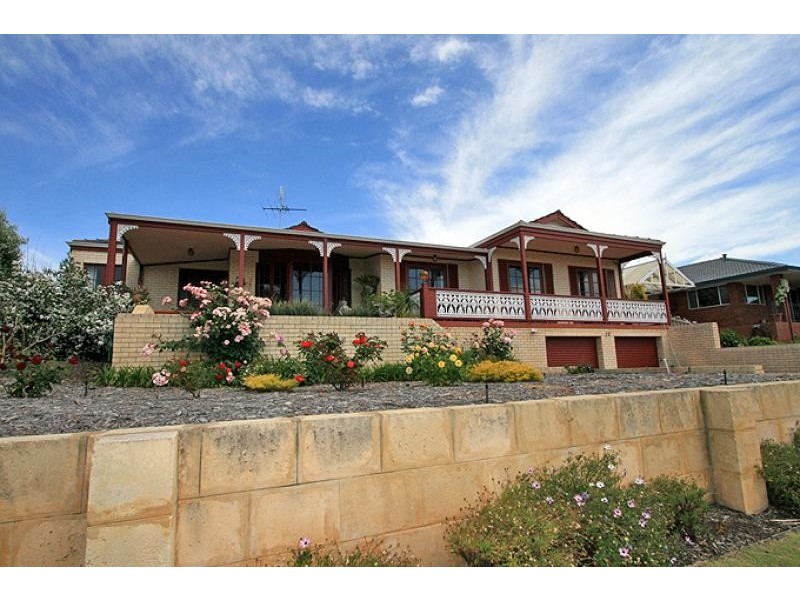 16 Carina Circle, Halls Head WA 6210