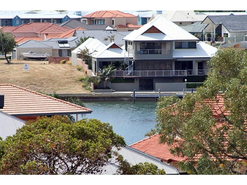 16 Carina Circle, Halls Head WA 6210