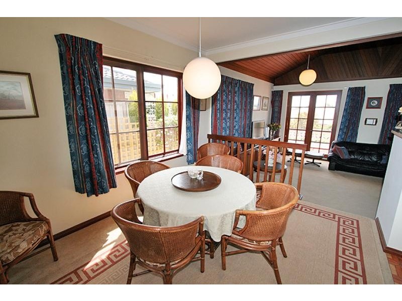 16 Carina Circle, Halls Head WA 6210