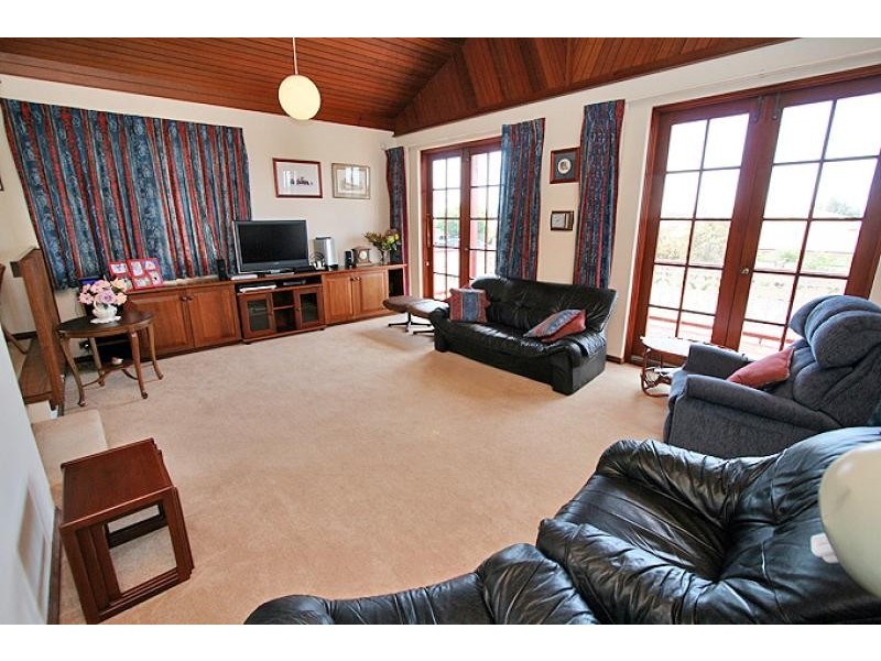 16 Carina Circle, Halls Head WA 6210
