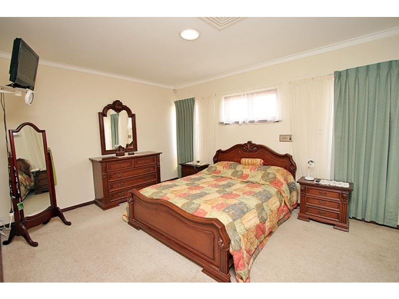 16 Carina Circle, Halls Head WA 6210