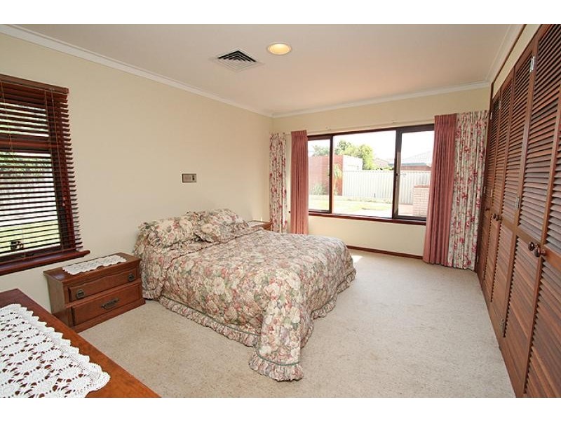 16 Carina Circle, Halls Head WA 6210