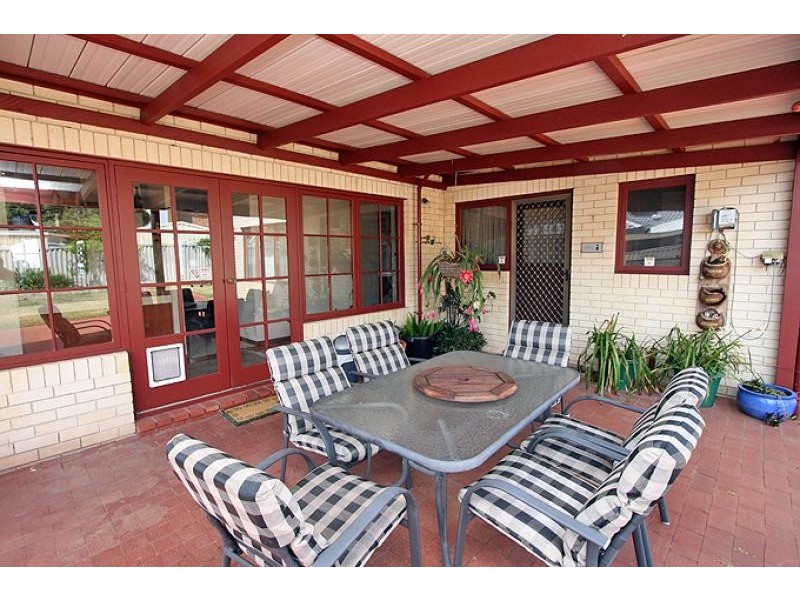 16 Carina Circle, Halls Head WA 6210