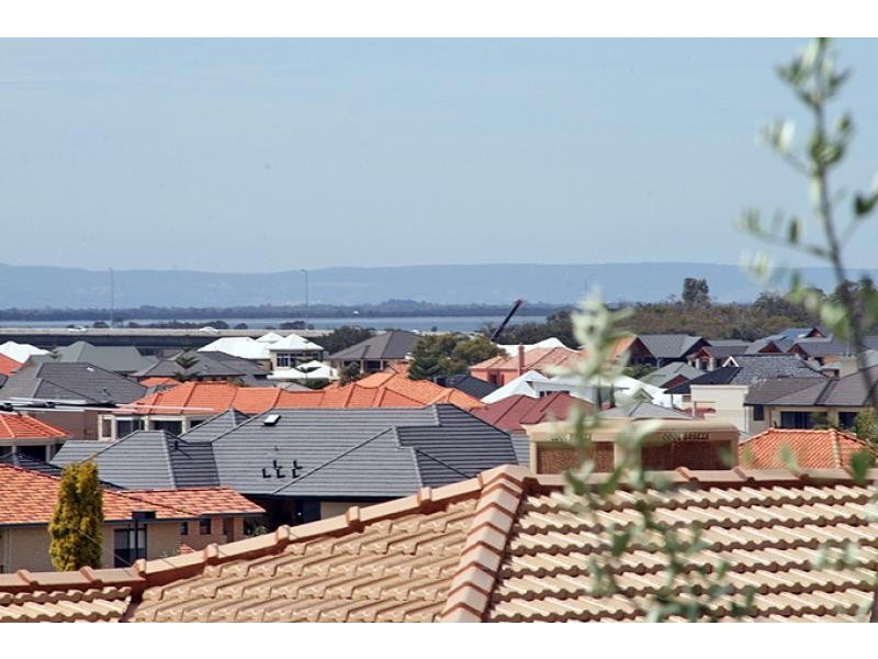 16 Carina Circle, Halls Head WA 6210