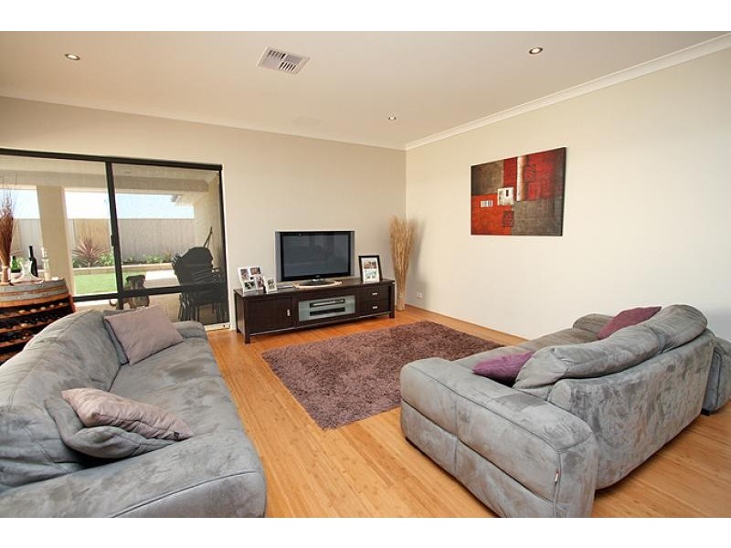 21 Abercrombie Rise, Madora Bay WA 6210