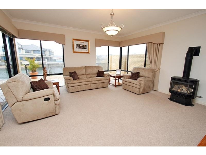 60 Aztec Island Retreat, Halls Head WA 6210