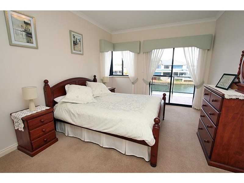 60 Aztec Island Retreat, Halls Head WA 6210