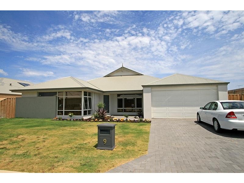 9 Senecio Way, Halls Head WA 6210