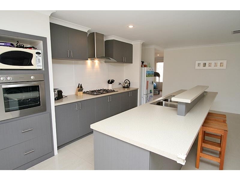9 Senecio Way, Halls Head WA 6210