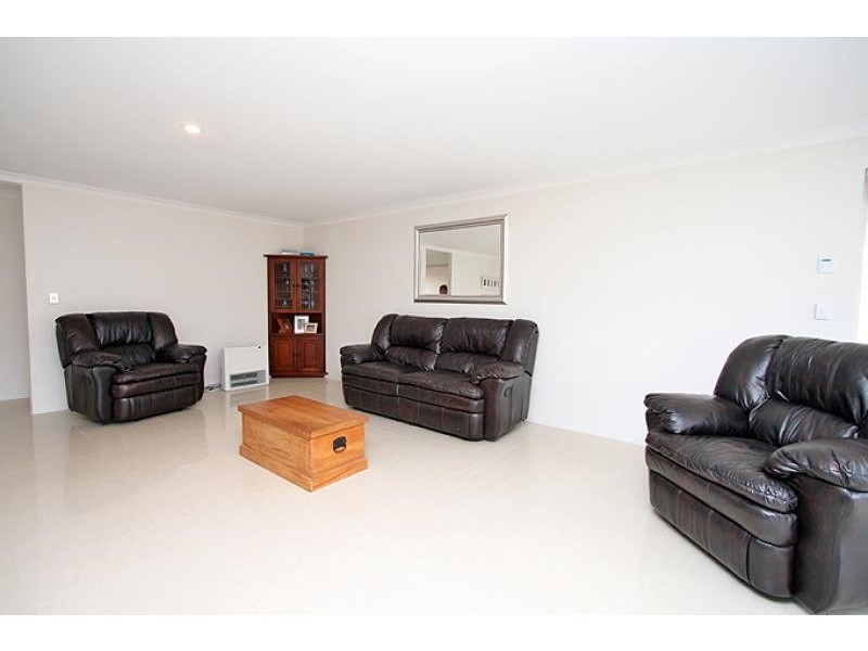 9 Senecio Way, Halls Head WA 6210