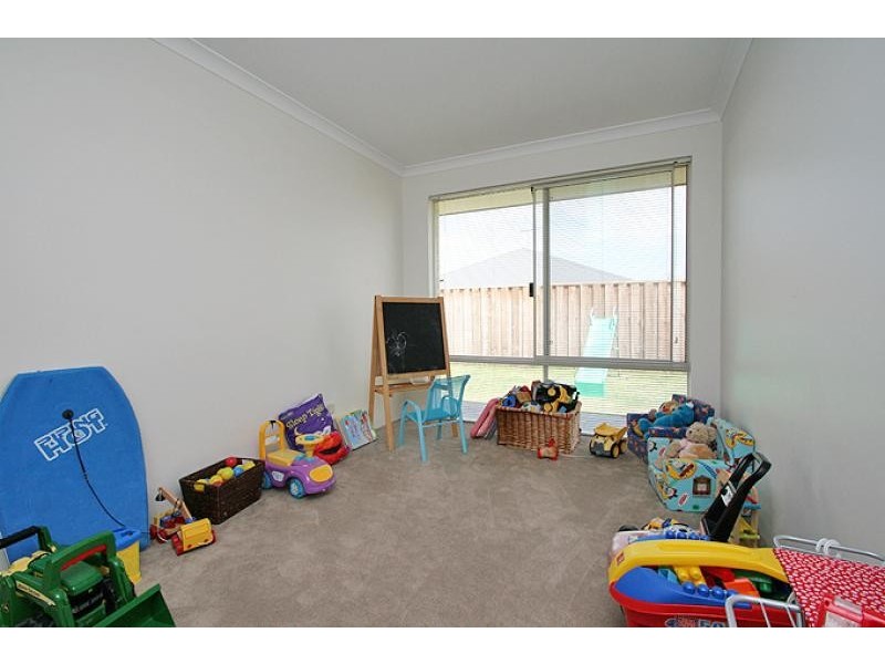 9 Senecio Way, Halls Head WA 6210