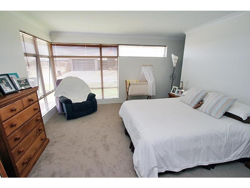 9 Senecio Way, Halls Head WA 6210