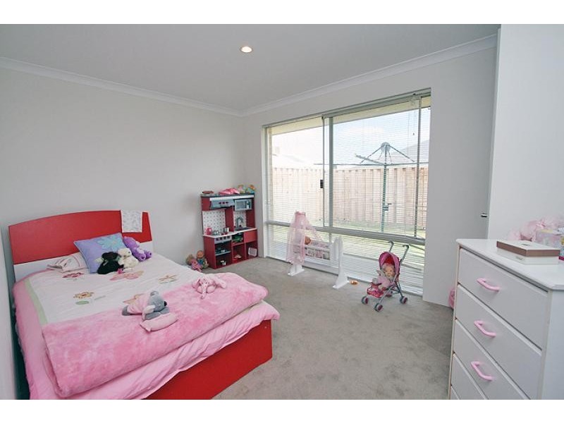 9 Senecio Way, Halls Head WA 6210