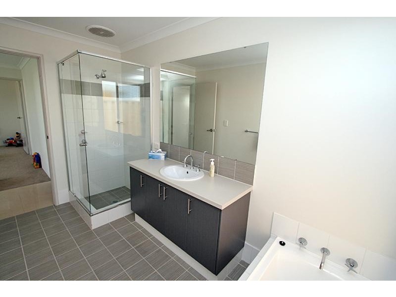 9 Senecio Way, Halls Head WA 6210