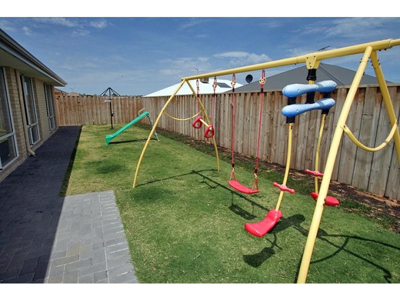 9 Senecio Way, Halls Head WA 6210