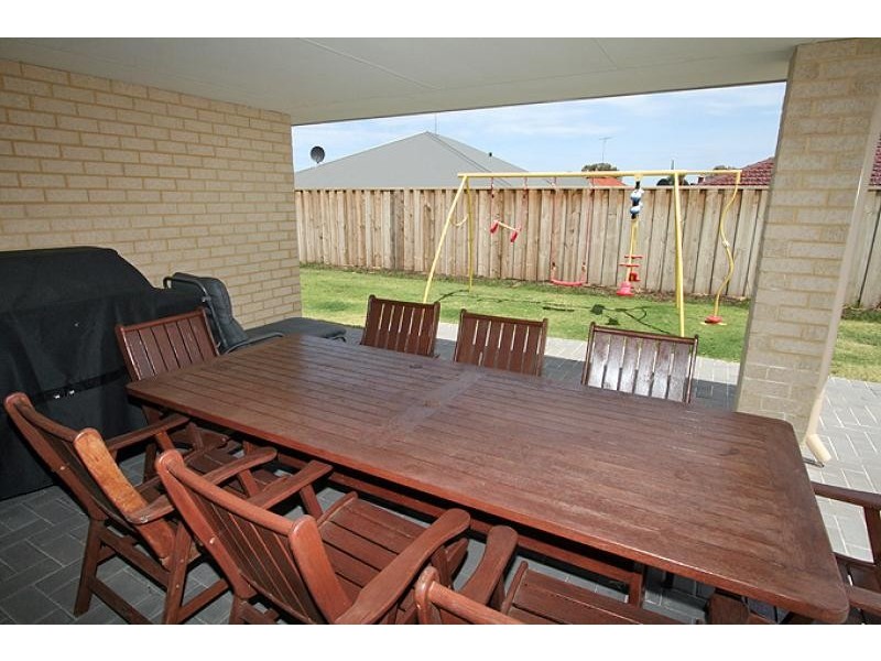 9 Senecio Way, Halls Head WA 6210