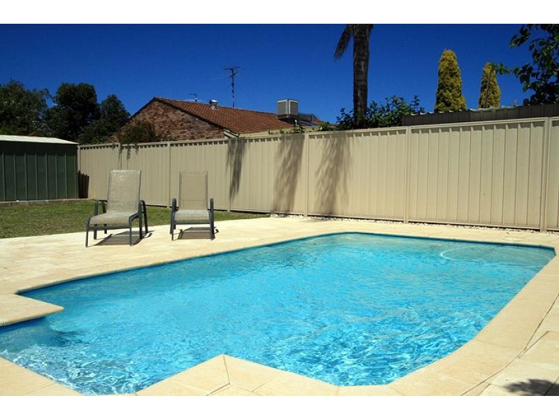 11 Wisteria Gardens, Halls Head WA 6210