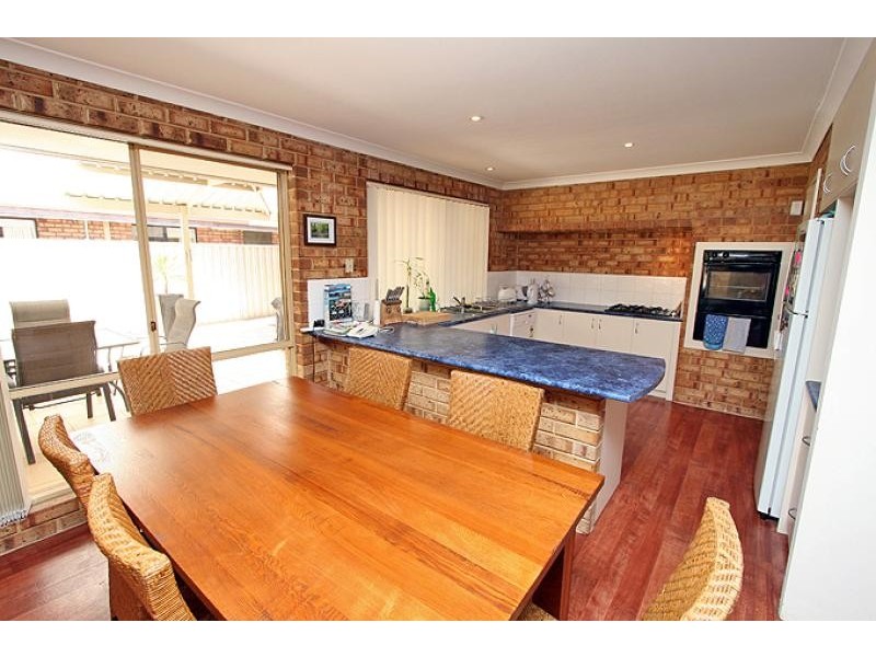 11 Wisteria Gardens, Halls Head WA 6210