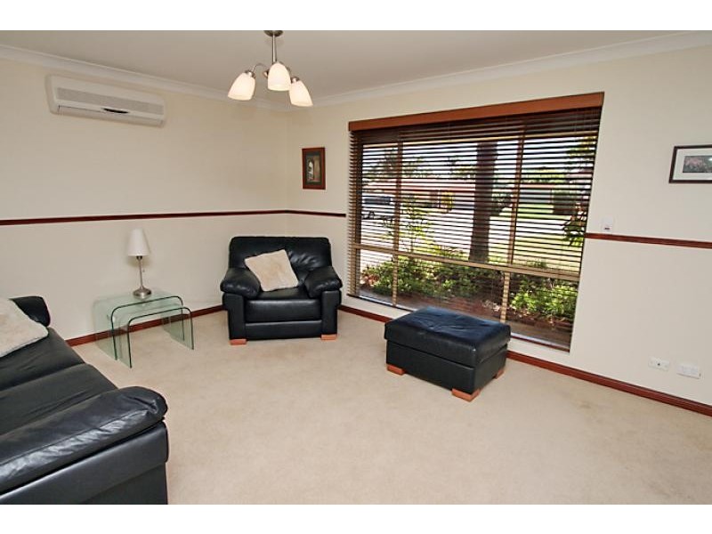 11 Wisteria Gardens, Halls Head WA 6210