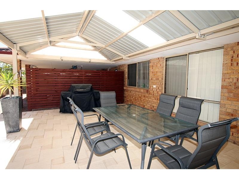 11 Wisteria Gardens, Halls Head WA 6210